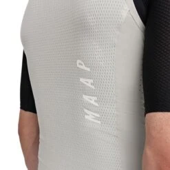 Gilet MAAP Draft Team Grigio Chiaro 12 Gilet MAAP Draft Team Grigio Chiaro -Bicicletta Negozio map mav076 fog 005